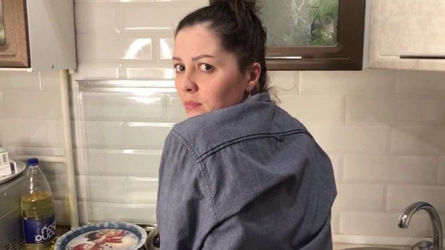 Сынок ты что это задумал? Всунул мамке без спроса