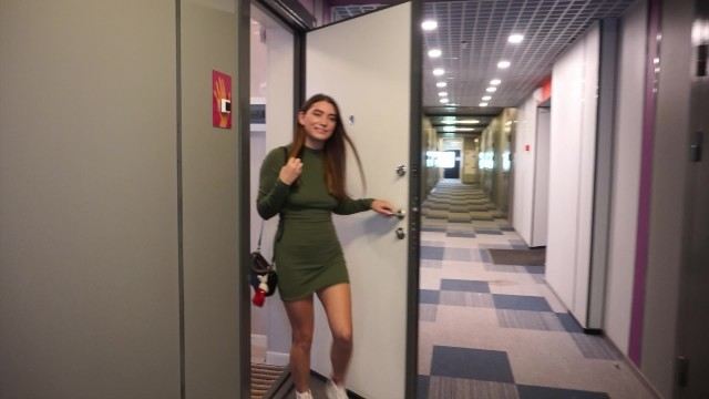 Попросил добрую соседку помочь со стоячим членом