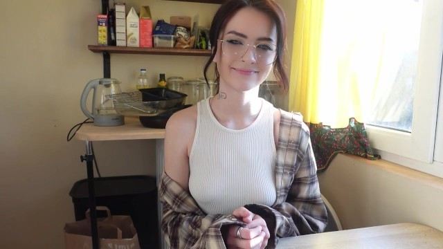 Милая девушка весьма жесткая страпонщица. Русские раговоры