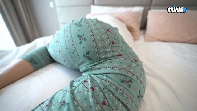 Спящая сестра мечтает о мужском члене. Вогнал ей своего дружка