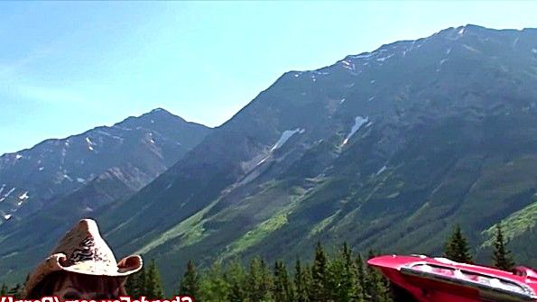 Остановила машину на природе и отсосала парню