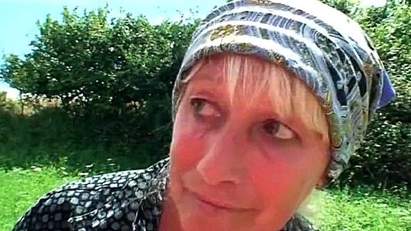 Помогли девушке с поломкой машины и вылизали пизду