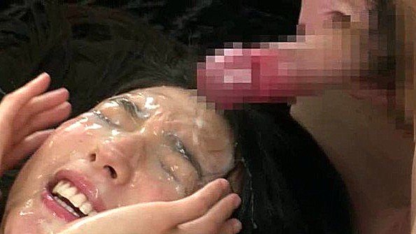 Японке все лицо пошло заливают спермой