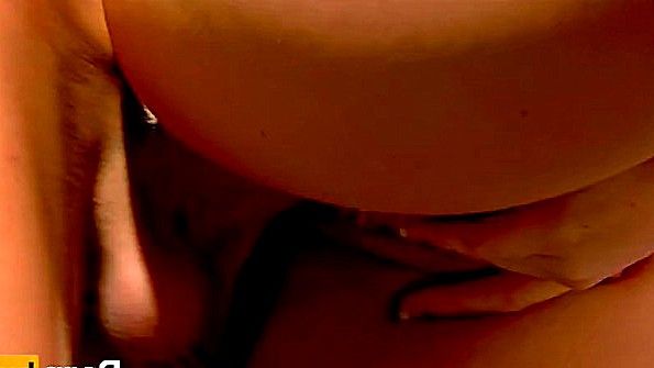 Мускулистый красавец трахает развратницу в белье