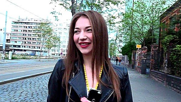 Согласилась на фото сессию и получила двойной трах